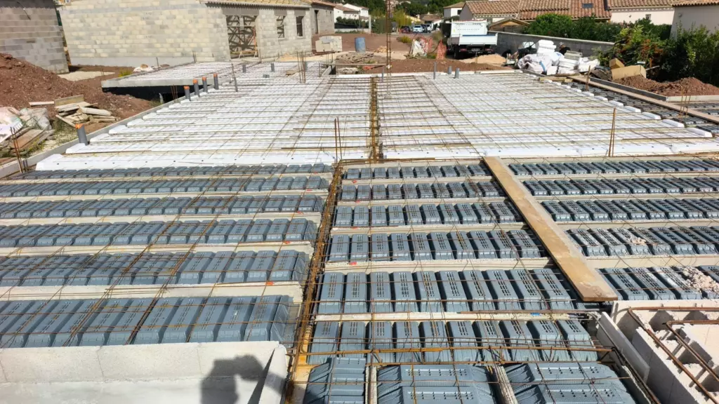 Plancher poutrelles-hourdis et treillis soudé avant coulage
